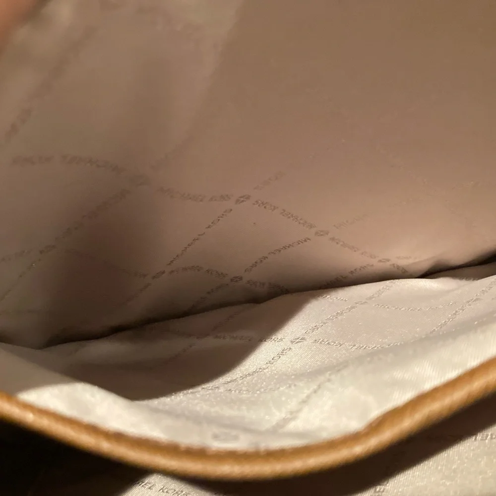 Brown crossbody Michael Kors Bag with gold studs - Picture 3 of 3
